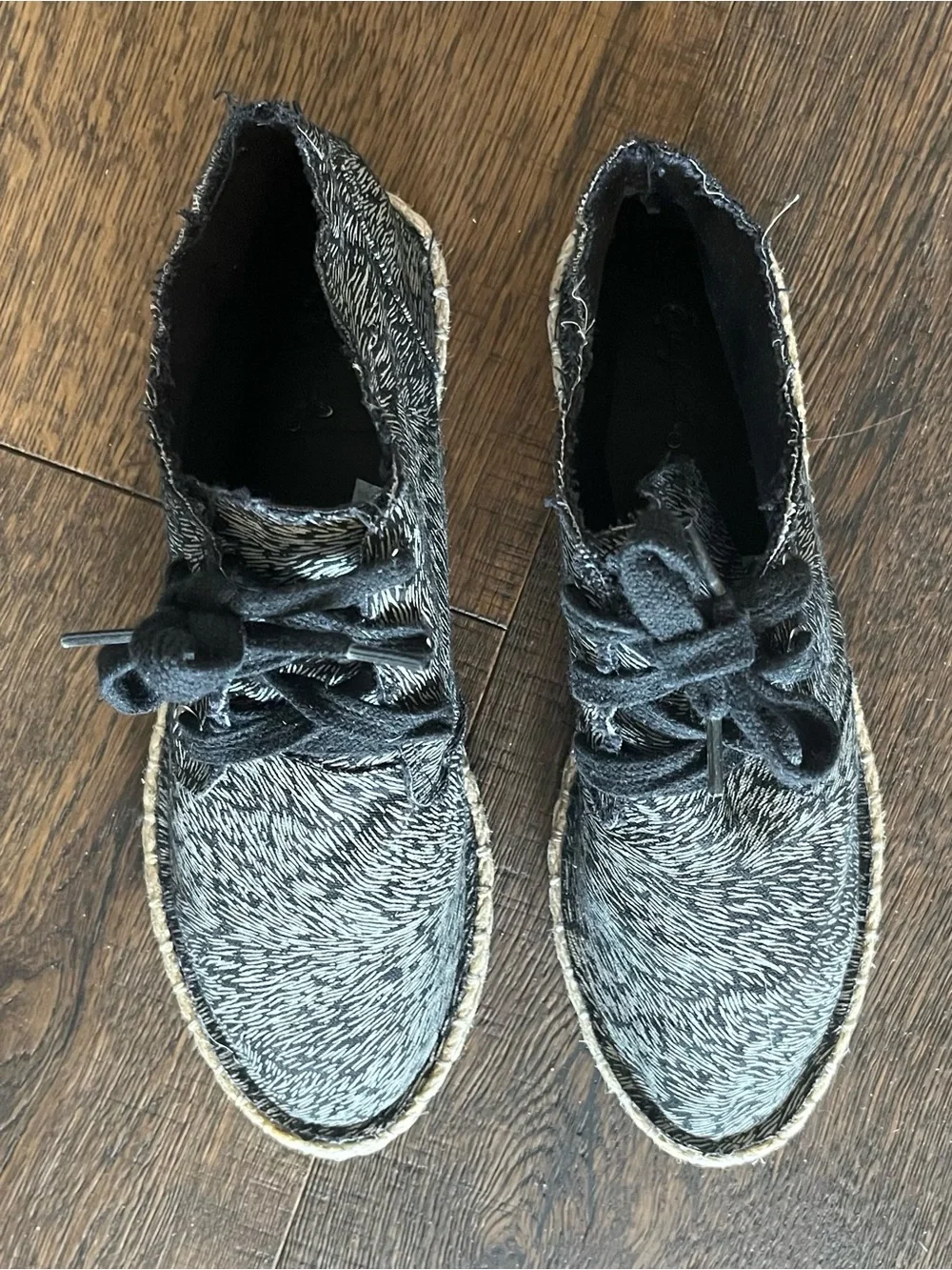 Qupid Black & White Patterned Lace-Up Chukka Espadrille Booties - Size 7.5
